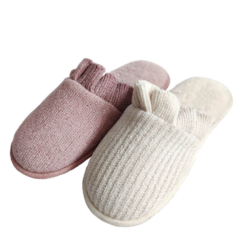 Knitted chenille memory foam slippers with faux fur