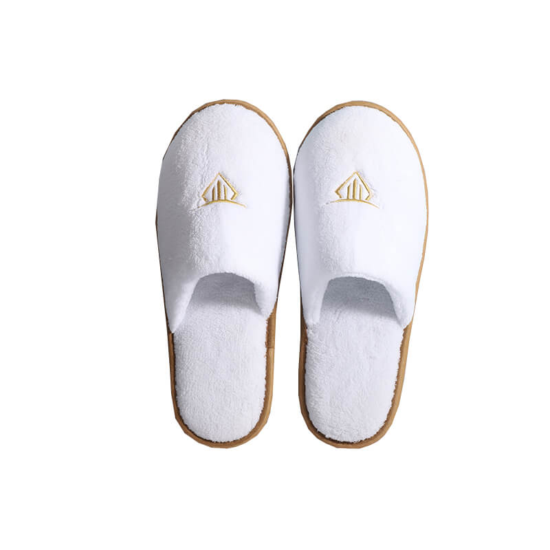 Closed-toe disposable indoor hotel slippers for men and women