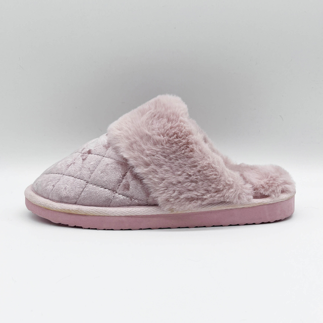 Pink velvet slipper with faux fur lining for women 