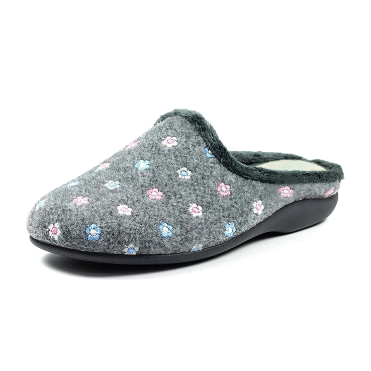 Thick soled indoor outdoor flower embroidered felt women's slippers