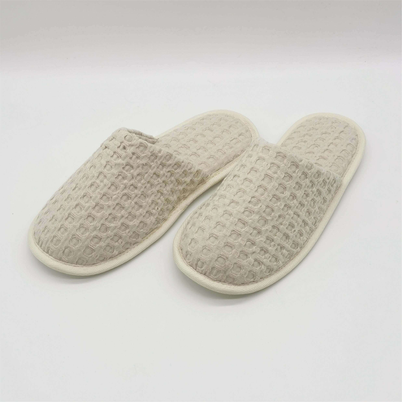 Slipper with waffle and lining for women and men